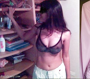 desiaunties4you:  Sexy but non-nude photos of Arpitha, desi housewife