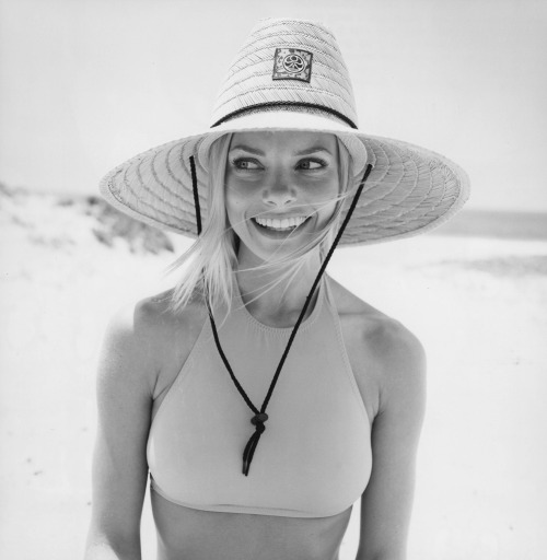 analogwerk:   Jaime Pressly photographed at the beach in Miami circa. 1999