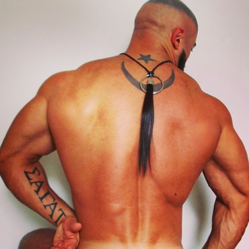 floriandovillez:  Sagat/Dovillez #floriandovilleznoirlabel#francoissagat#floriandovillez#hair#mode#fashion#gay# 