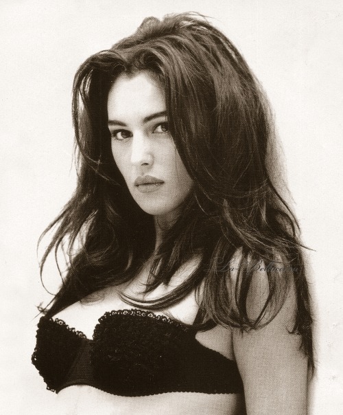 la-bellucci: Monica Bellucci for Photo France 1990