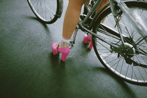 gibranosphoto: heels on wheels.