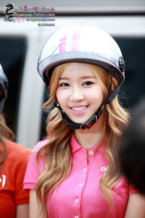 fy-crayonpop: Ellin before Inkigayo 13.08.18 | © 남자는핑크 at crayonpop.tistory.com