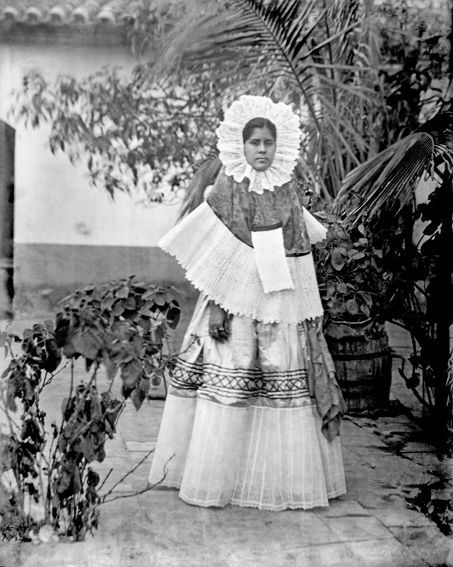 Tehuanas (women of Tehuantepec, Mexico) in Huipil Grande headdressesThe Tehuana are a fascinating ma