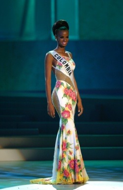 apple-pie-thighs:  toyota:Vanessa Alessandra Mendoza Bustos | Miss Colombia 2001