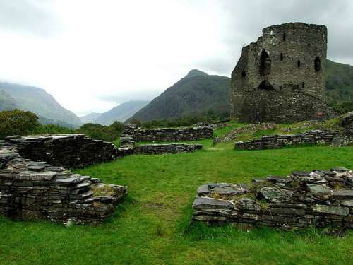 ewigwinter: wildeyedsoutherncelt: Dolbadarn Castle guarding the Llanberis Pass, in North Wales.