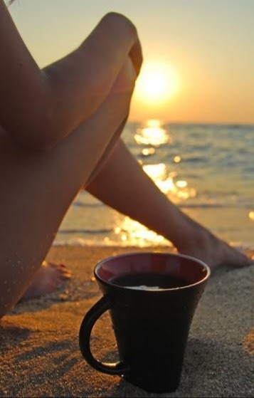baby-faced-blonde:  Lets do coffee and sunrise…☕☀️ 