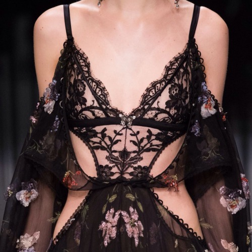 empress-empire: Alexander McQueen F/W16 RTW