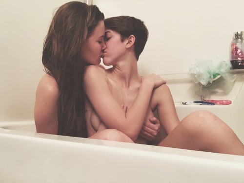 vaginawoolfs:  gayerthanher:  fvck-twelve:  Nothing better than bath time with you.  Love  we need a