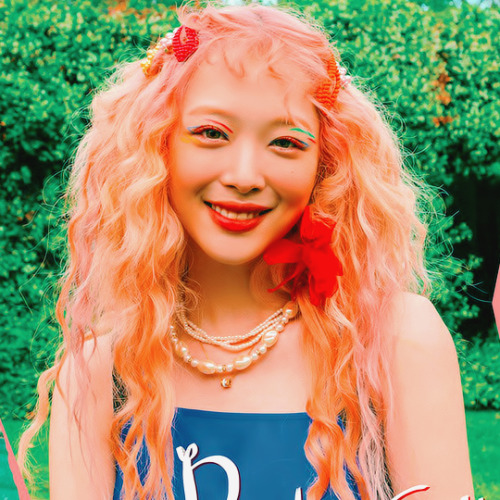 femaleidols:SULLI will release a 3-tracks single ‘고블린 (Goblin)’ on June 29 at 6PM KST and hold a special stage ‘Sulli’s Special Stage “Peaches Go!blin”’ to celebrate its release, so please look forward to it!  