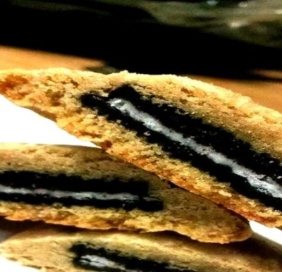 Desserts - Oreo-Stuffed Chocolate Chip Cookies
An Oreo® is encased in chocolate chip batter with cinnamon flavor, resulting in a stuffed cookie that combines two of your favorite things in one bite!