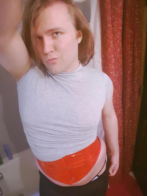 ta6769:  I got a bit flirty with a camera today. The return of my red waist cincher! Also, kinda looks like I have boobs. 