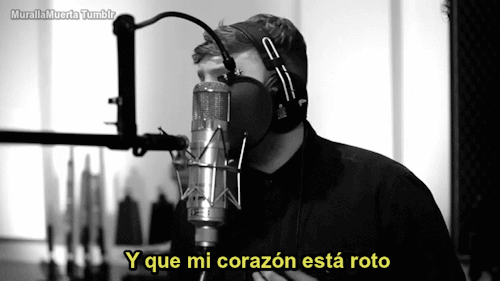 murallamuerta:  “Diles que era feliz, y que mi corazón está roto. Todas mis heridas están abiertas.”    James Arthur - Impossible Música aqui. 