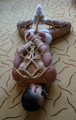 insidiousmuse:  Fuck I love a man all tied up 