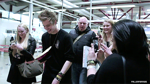 happy-luke:lukes-penguinn:IM GOING TO REBLOG THIS EVERY TIME I SEE IT OMFGHE LOOKS LIKE YOUNG LUKE A
