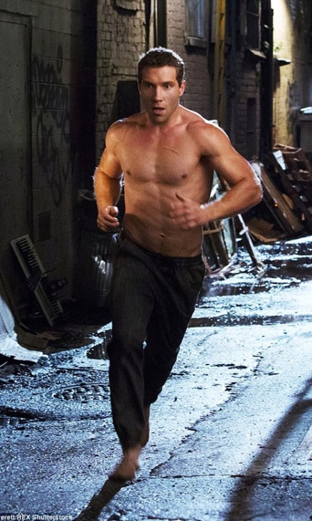 Porn photo male-and-others-drugs:  Jai Courtney 