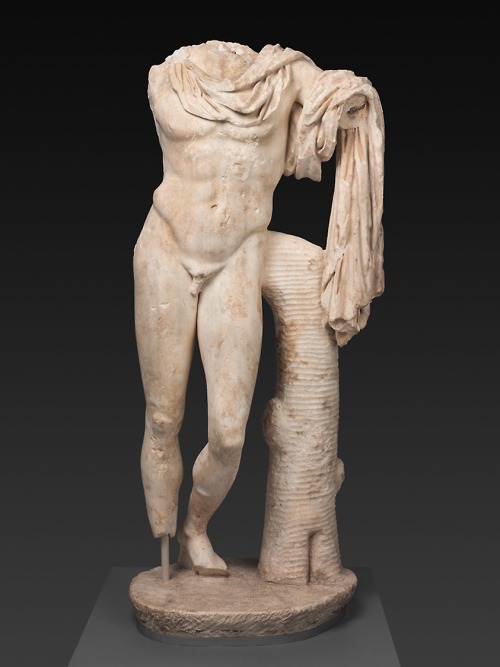 Roman statue depicting a mythic hero Meleager* Killed Calydonian boar and was also one of the argona