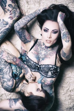 inlovewiththisaltgirl:  Inked all over  Sexy inked girls Totally @inlovewiththisaltgirl
