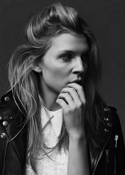 fireglazed:  Clémence Poésy photographed