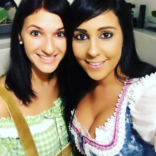 >> Even more sexy Dirndl Babes