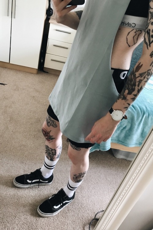 fxckingpigs:living for this shirt