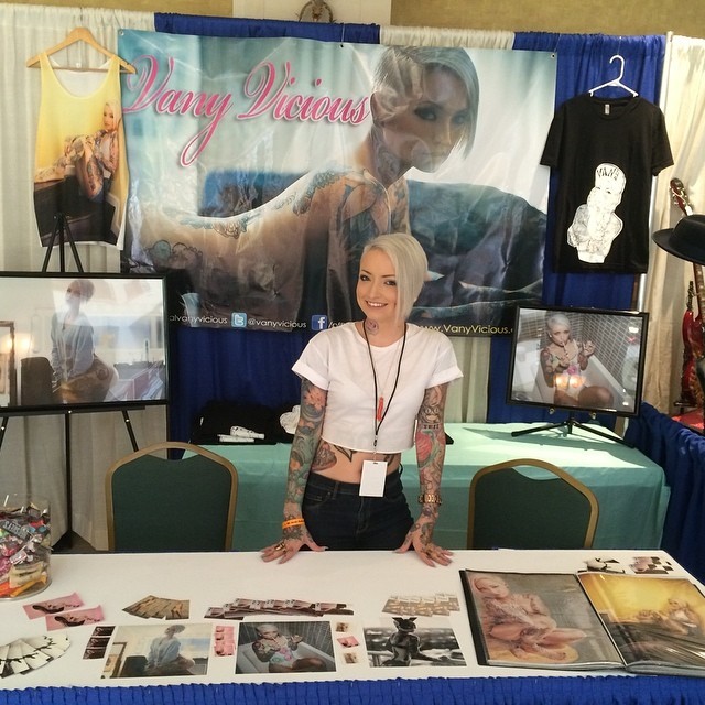 vanyvicious:  Finished setting up ! #southfloridatattooexpo . Come say hi ! I’ll