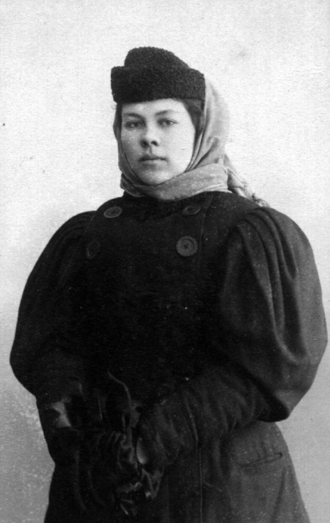 nadyakrupskaya:Happy birthday to Nadezhda Krupskaya, born on February 26th, 1869! The pictures are a