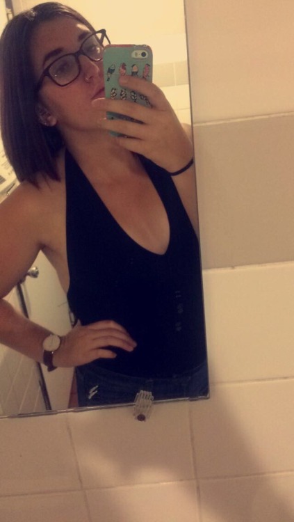 girlswholikegirls: Hey, the names Andrea. From Buffalo, NY but currently at school in Plattsburgh, N