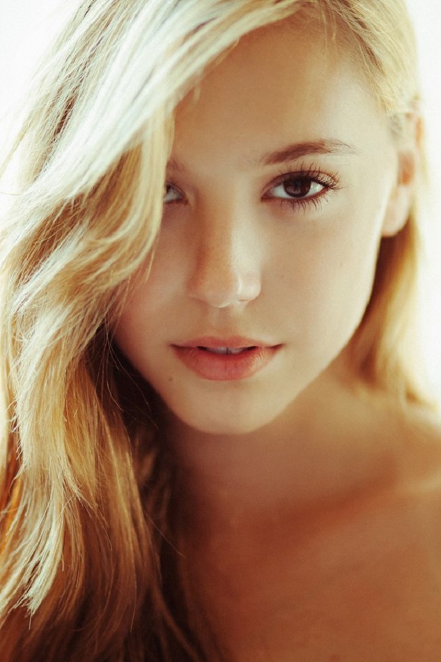 alexis-ren-fan:  Alexis Ren 