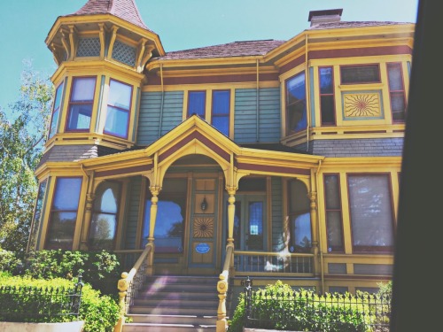 jazthetic:Victorian home