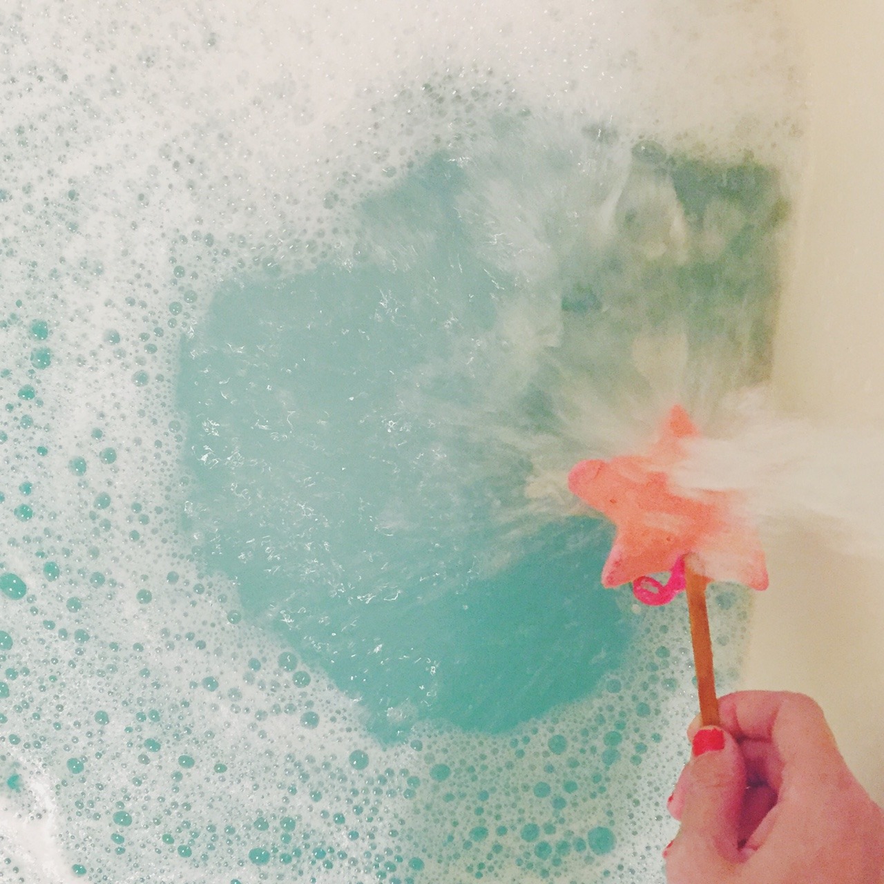 blissfulchapters:  Old photos that somehow have the same colors