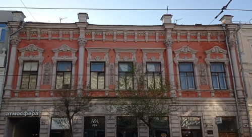 Red (and pink) houses of Samara (Russia)Walks in Samara P2