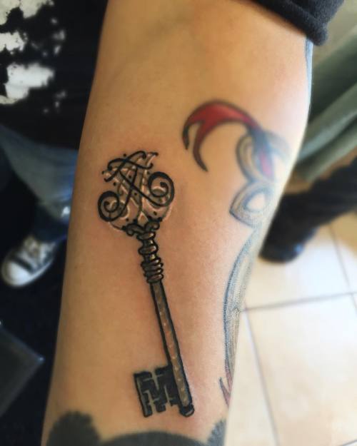 More tiny keys at @blackfiligreetattoo by elleaudra