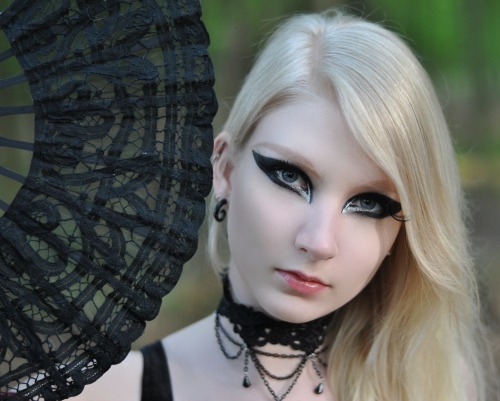 primary-elements:  Maria Amanda.