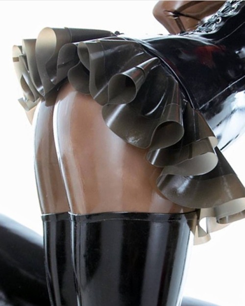 Ruffled miniskirt.