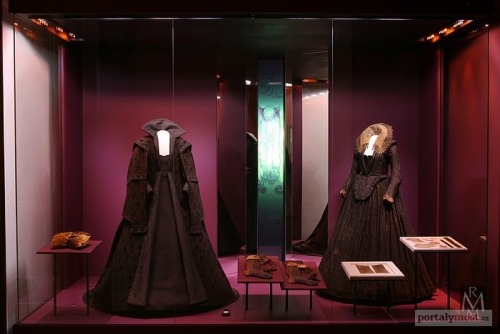 Clothing from the coffin Margaret Frances Lobkowicz ( 1597-1617), buried with her ​​husband Vaclav W