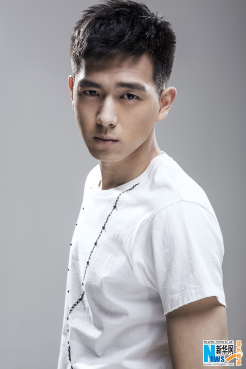 igifwhatiwant:  Okay, everyone say “hi” to LI XIAN, who is a new up and coming Chinese actor.    李现