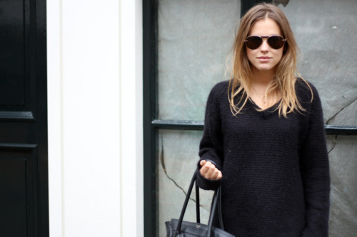 tidebuy-us:  http://www.tidebuy.com/product/Deluxe-Long-Sleeve-Sweater-Dress-9645872.html 