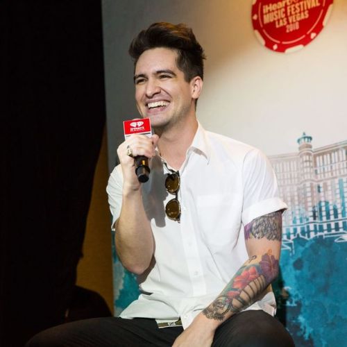 brendonuriesource:  iheartradio: Hi, @brendonurie! You’re the cutest #iHeartFestival (: @wes_a