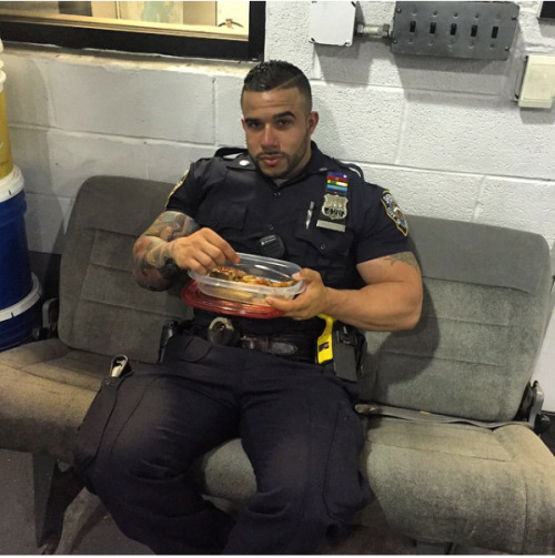 tattedsavage88: HE CAN ARREST WHATEVER HE WANT N THROW AWAY THE KEYdfwslv4slvbro.tumblr.com