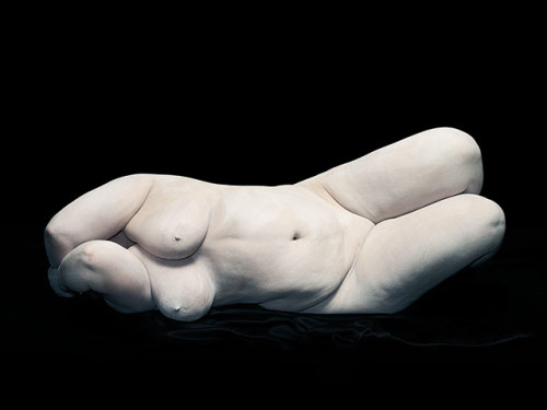 lesmouches:  Bodies by Nadav Kander. 
