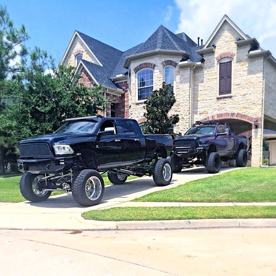 zcrowe26:  cummins-trucks:  I’ll take the house and both trucks please.  People