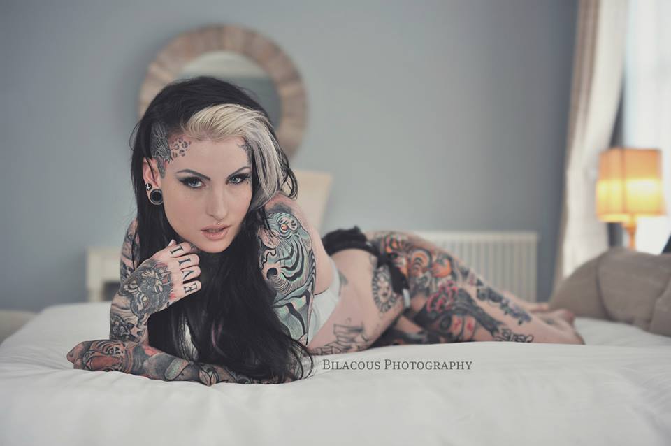 tattooedwomenarebeautiful:  Lusy Logan`