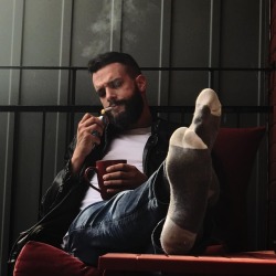 beardedsmoker:Giving a little bit of a #grease vibe tonight… ☕️ 💨  (at Verdun, Quebec)https://www.instagram.com/p/Bn9rzDMAsbb/?utm_source=ig_tumblr_share&amp;igshid=zg47m0njclcu