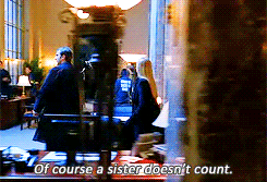 peeterbishop: Fringe Rewatch: 17/∞ ↳ 1.10 Safe  Yo so it drives me nuts that