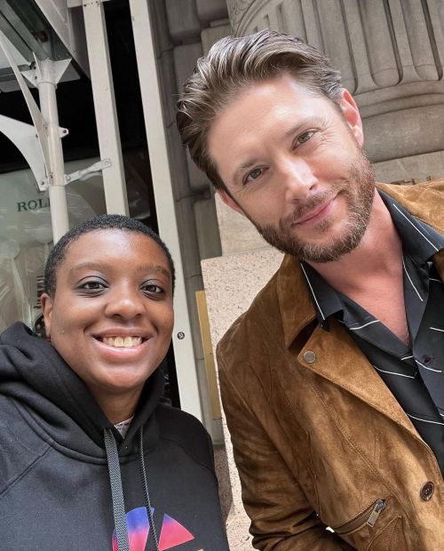 justjensenanddean: Jensen &amp; Danneel with a fan in NYC, May 19, 2022 (x)