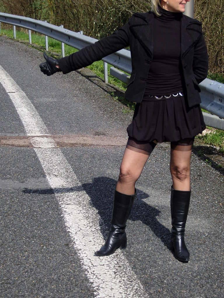 sleazylisa:  SLUTWIFE   Lisa……sleazylisa         Hitching a ride      