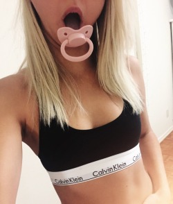 sunshine–babydoll:  Paci princess 👑