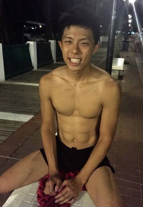 anotherdarksideofme: hkboysgocrazy: HK muscular top Terrence. People always reblog his old foto, bu