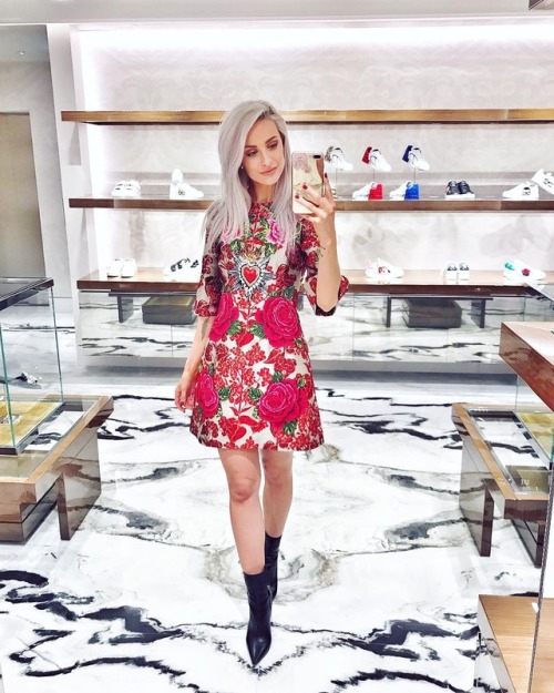 inthefrow:How pretty is this @dolcegabbana dress?! ift.tt/2iZxDFP