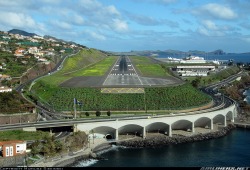 fanofplanes:  Funchal and the typical approach 